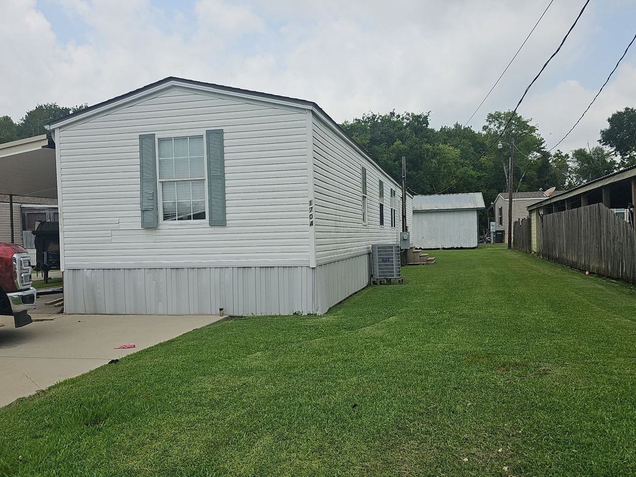 1704 Southport Blvd - Photo 2 of 3
