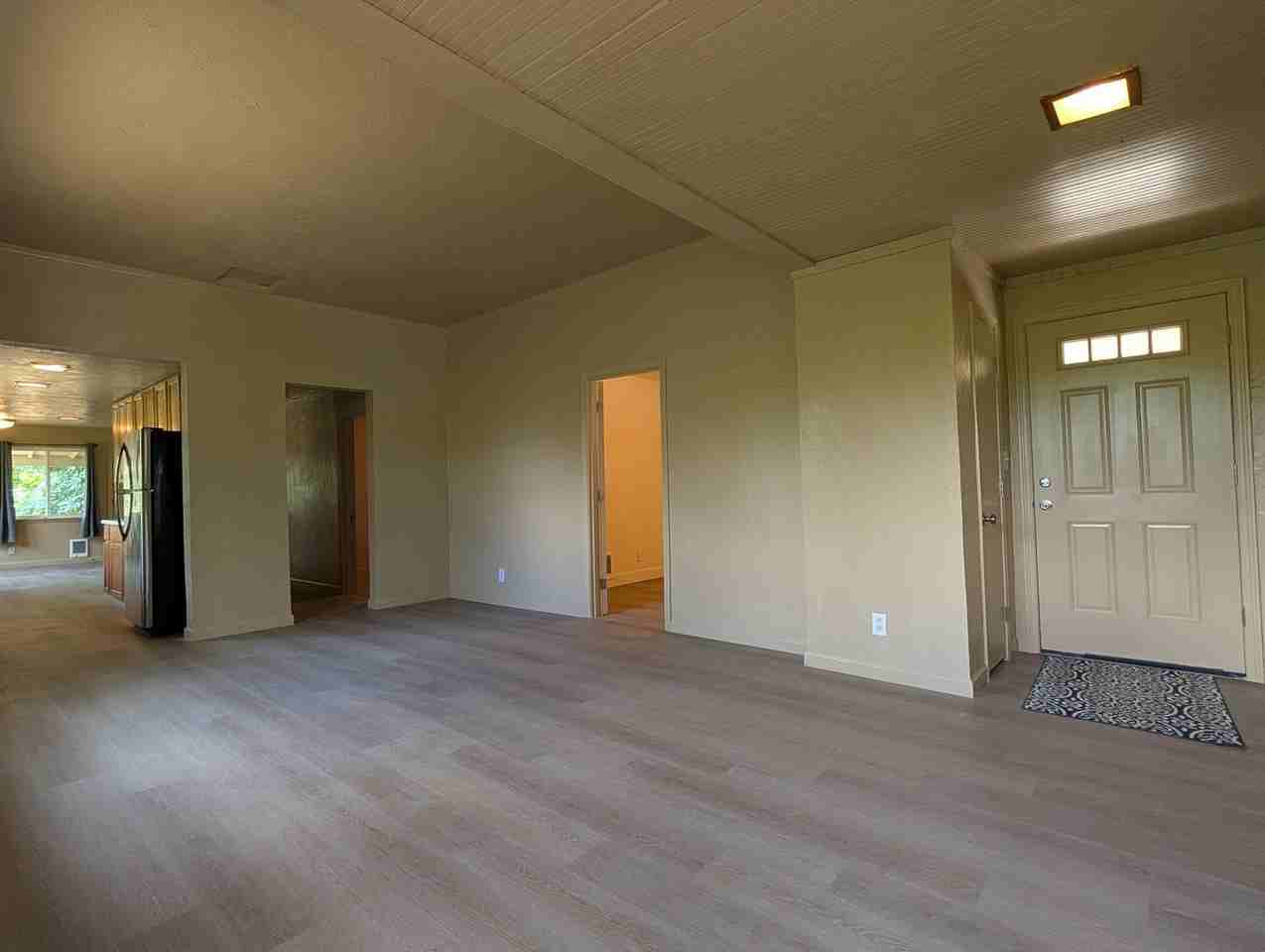 439 S 4th St - Photo 4 of 26