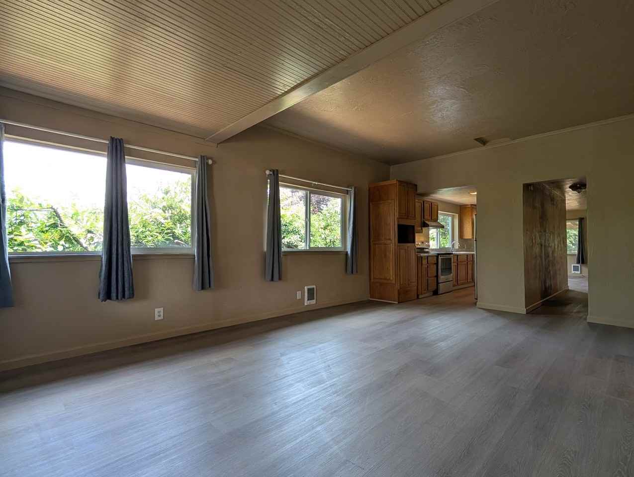 439 S 4th St - Photo 5 of 26