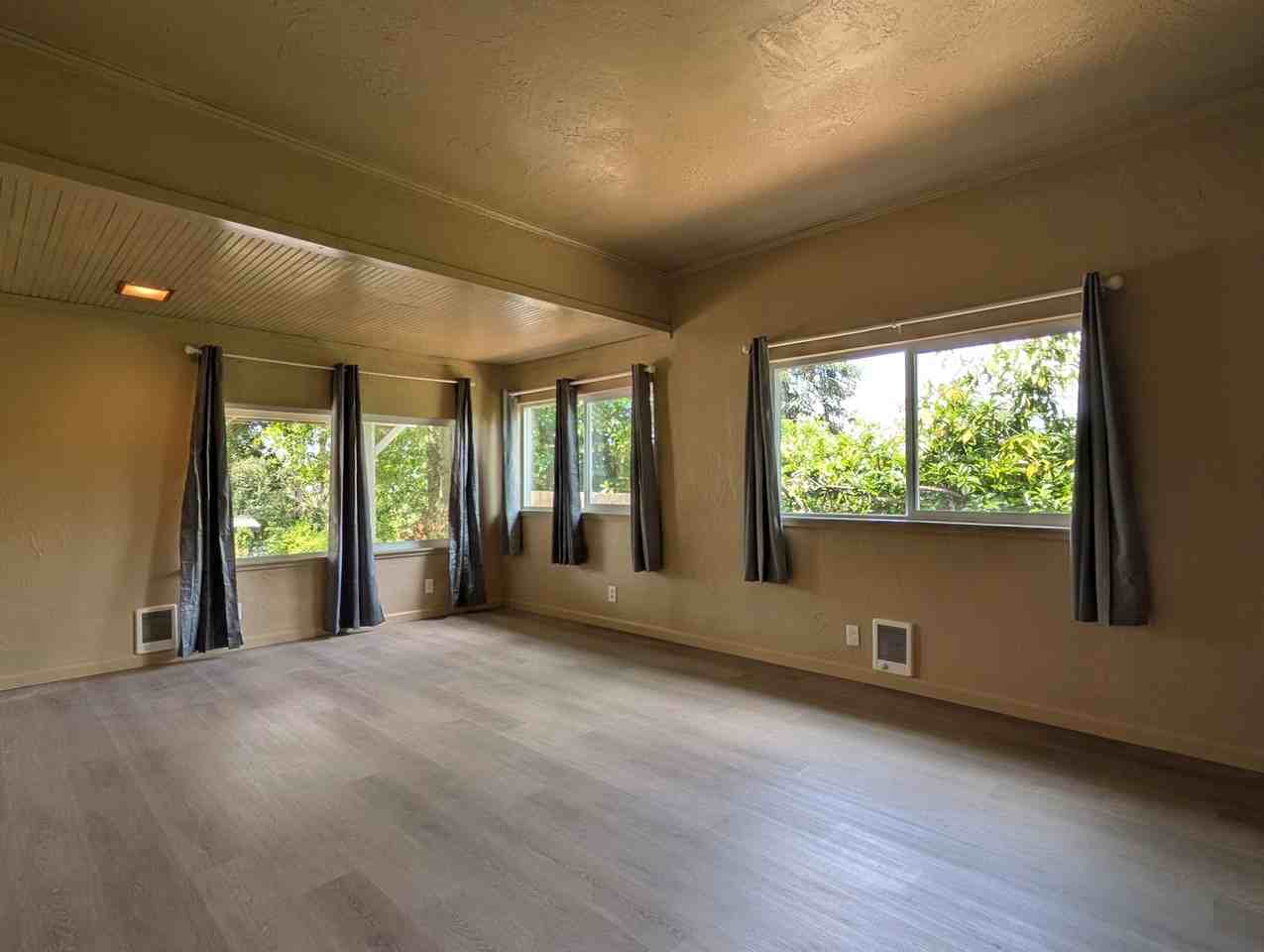439 S 4th St - Photo 6 of 26
