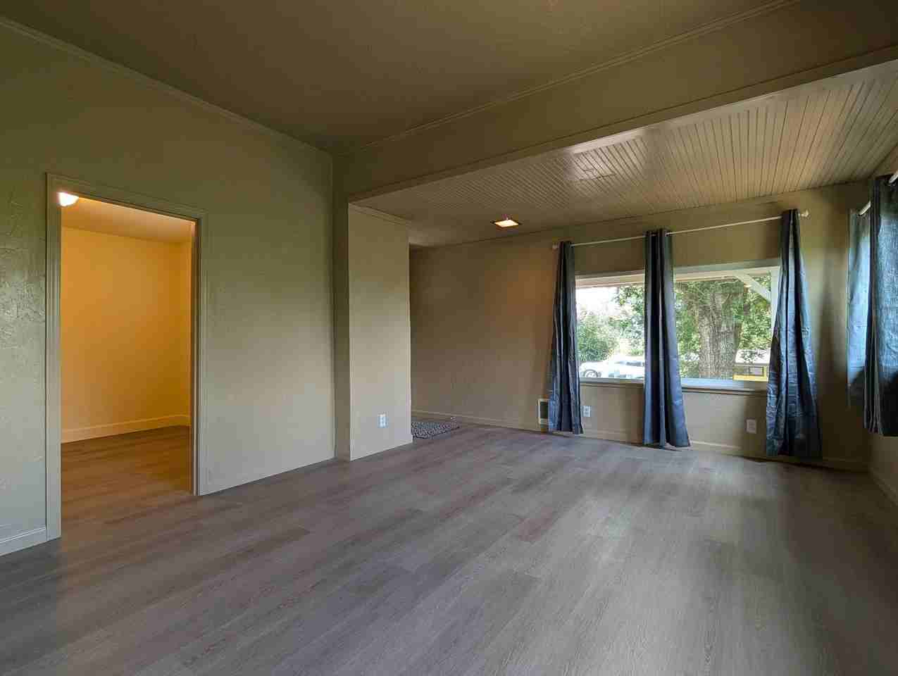 439 S 4th St - Photo 7 of 26