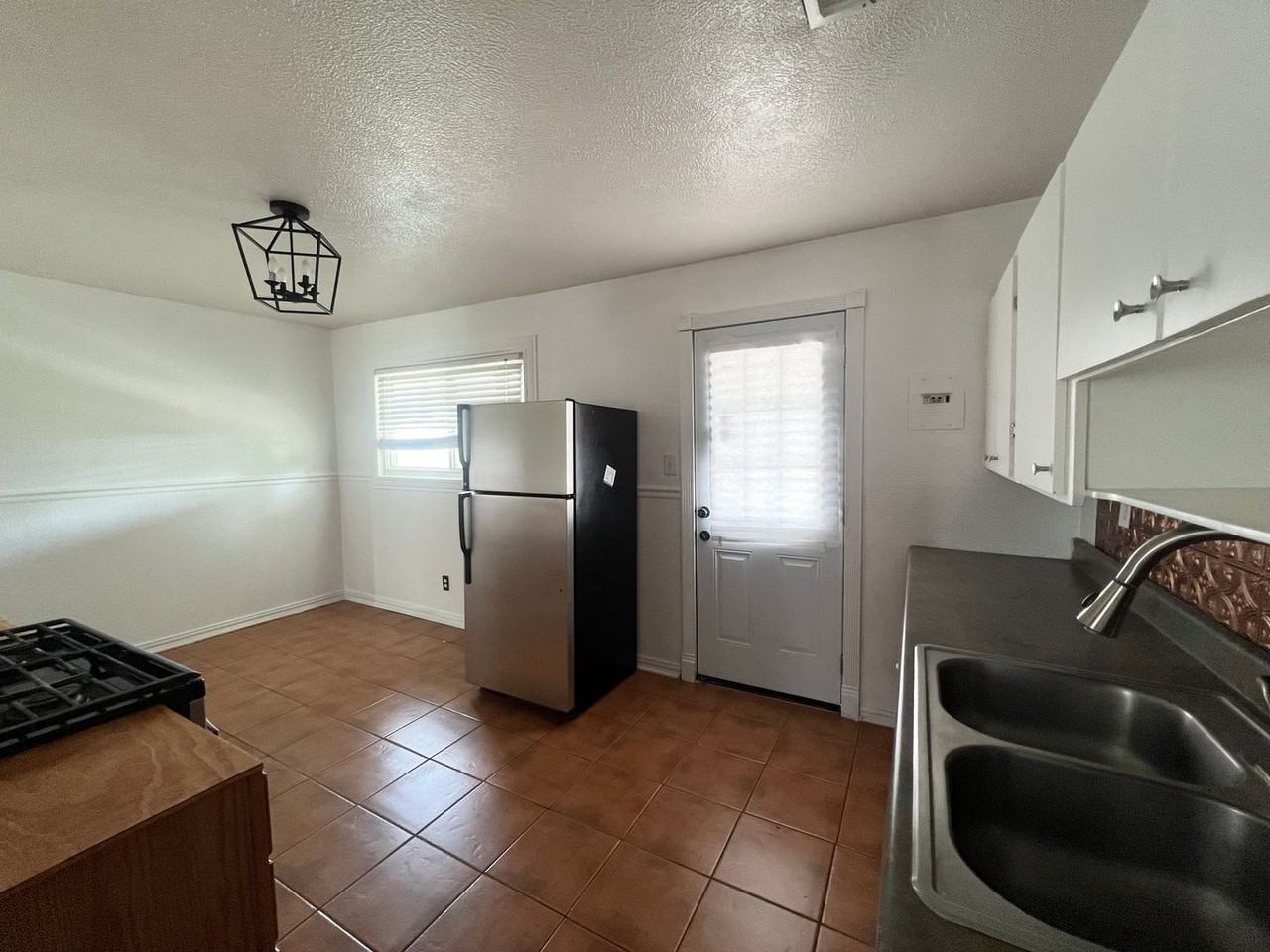 1736 N Penasco Dr - Photo 5 of 10