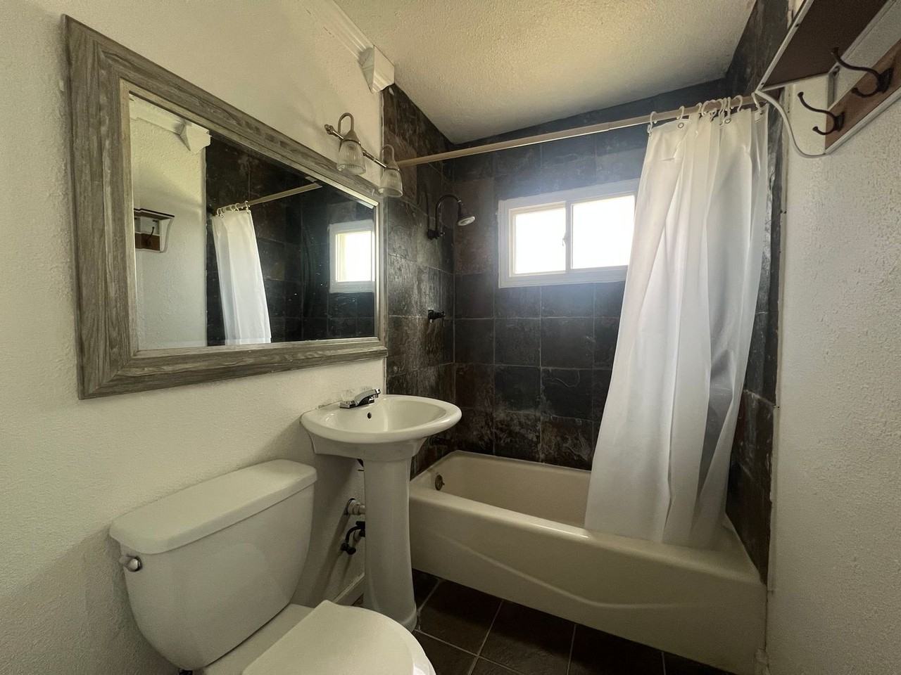 1736 N Penasco Dr - Photo 7 of 10