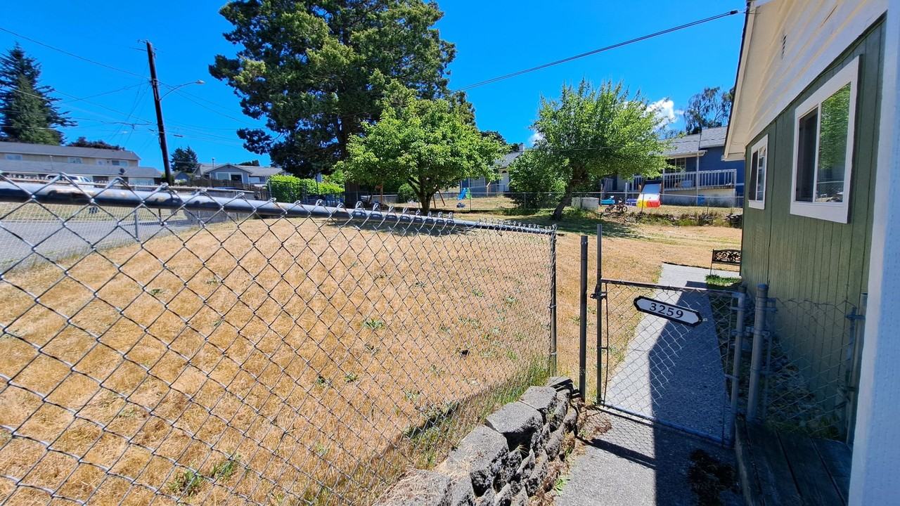 3259 Wright Ave - Photo 2 of 26