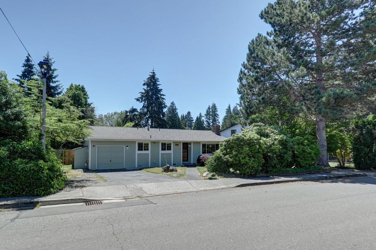 8015 Ne 143rd St - Photo 2 of 21