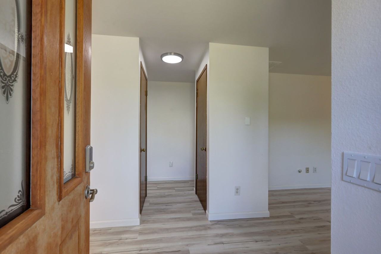 8015 Ne 143rd St - Photo 3 of 21