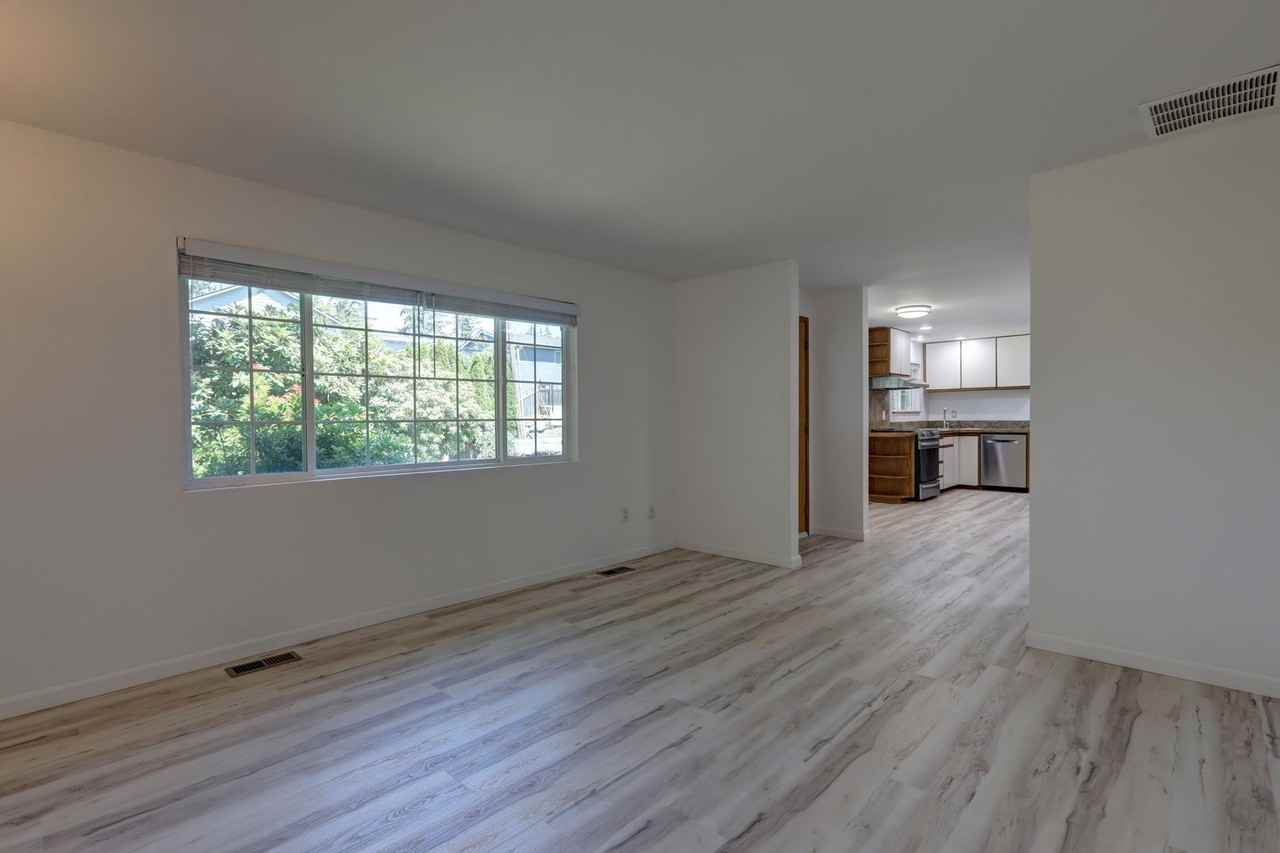 8015 Ne 143rd St - Photo 5 of 21