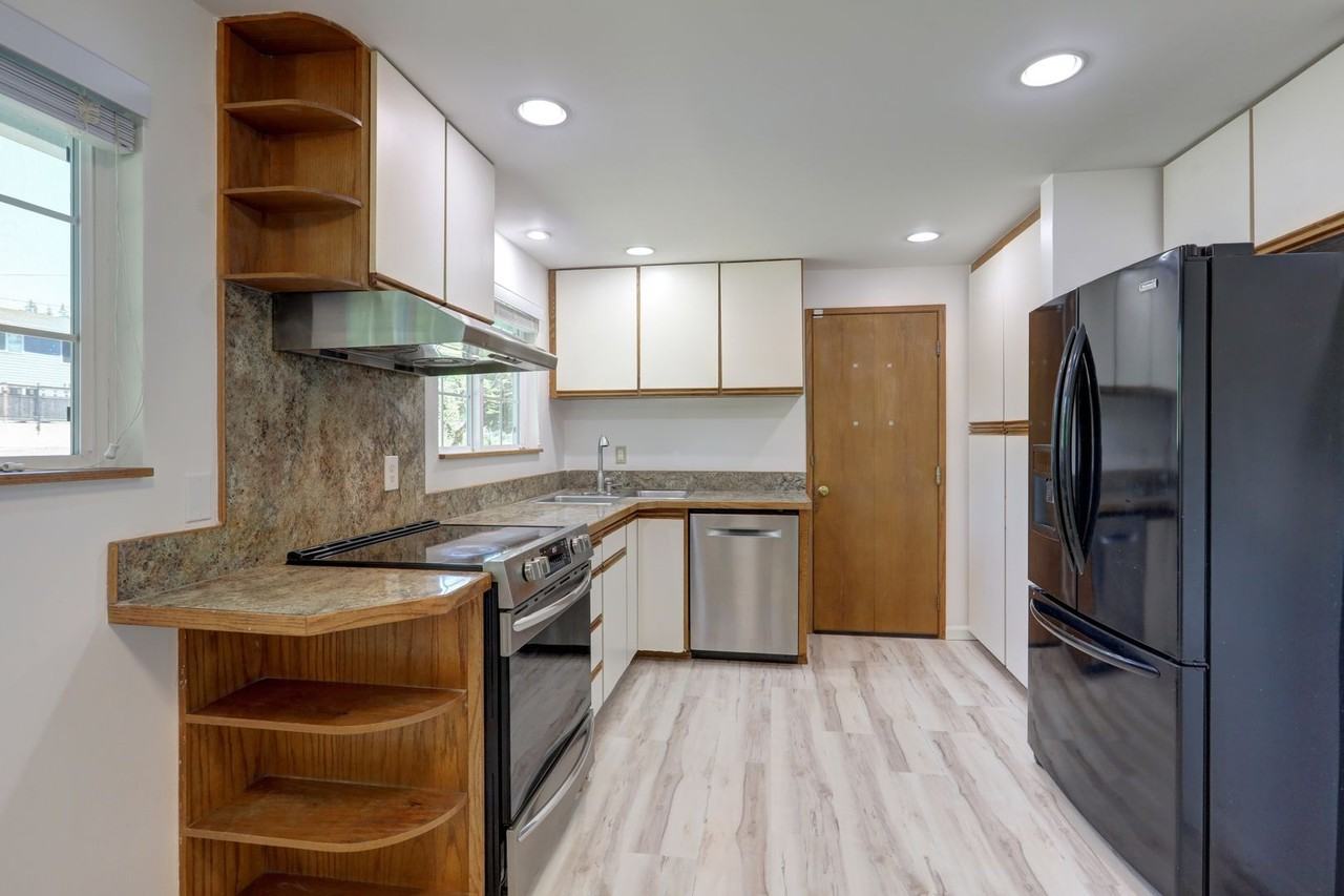 8015 Ne 143rd St - Photo 7 of 21