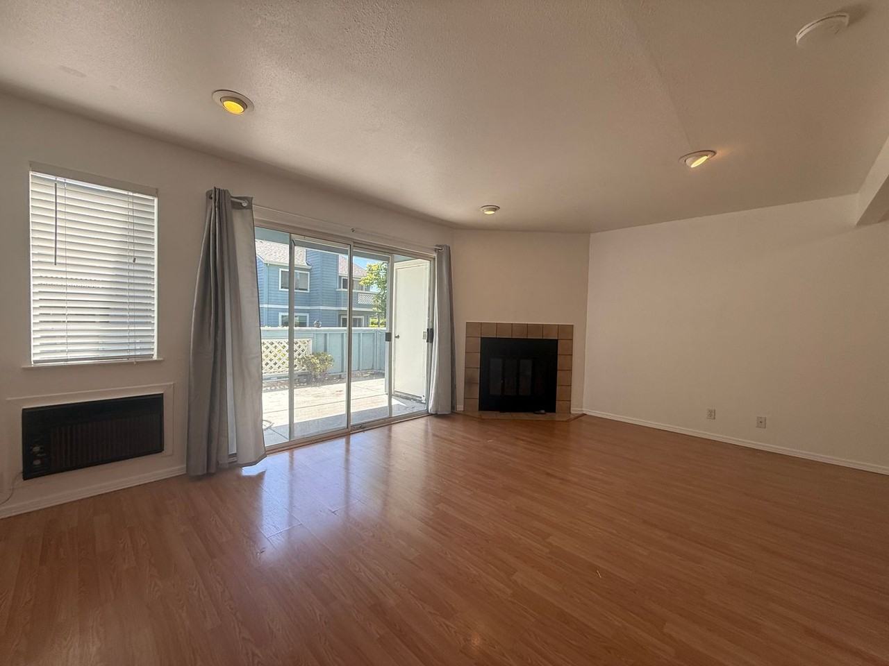 1505 Four Oaks Cir - Photo 3 of 11