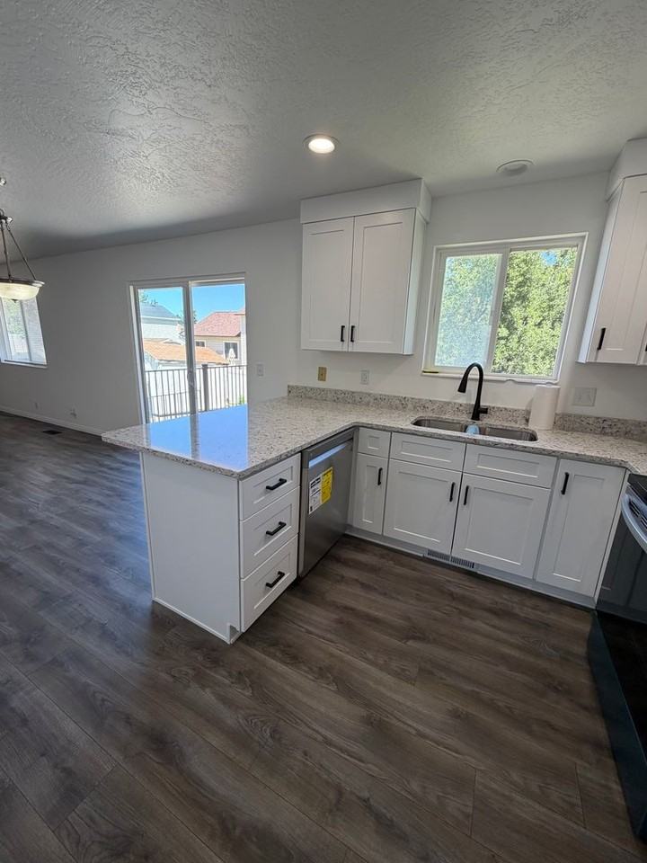 3924 W Dunkeld St - Photo 6 of 33