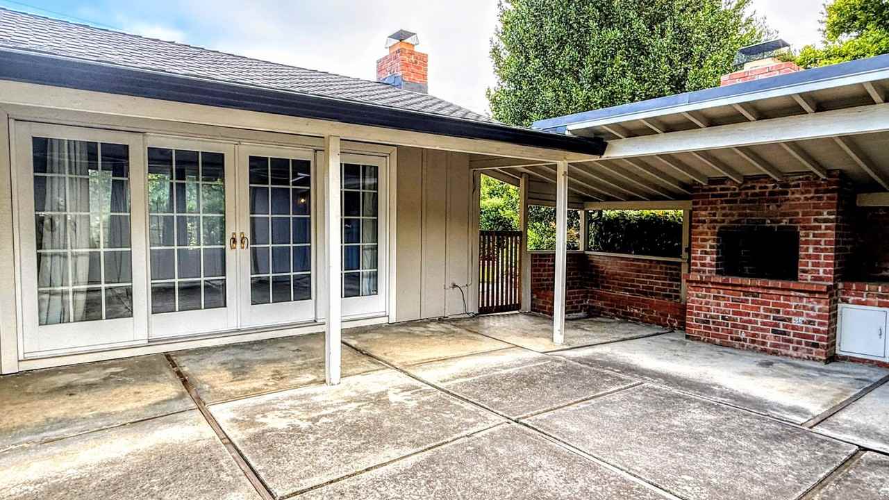 1711 Cabana Dr - Photo 4 of 30
