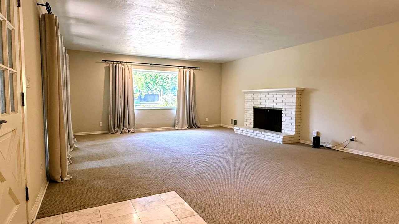 1711 Cabana Dr - Photo 6 of 30