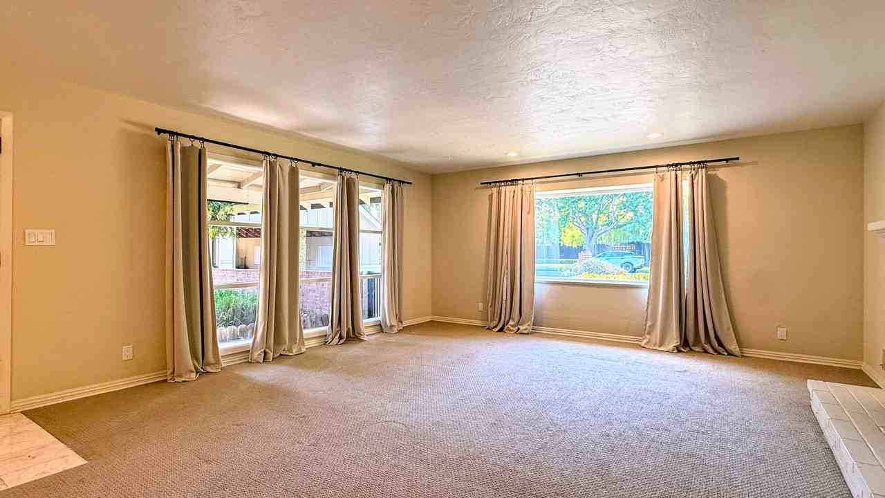 1711 Cabana Dr - Photo 7 of 30
