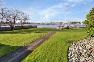 2501 Canterbury Ln E Unit 215  