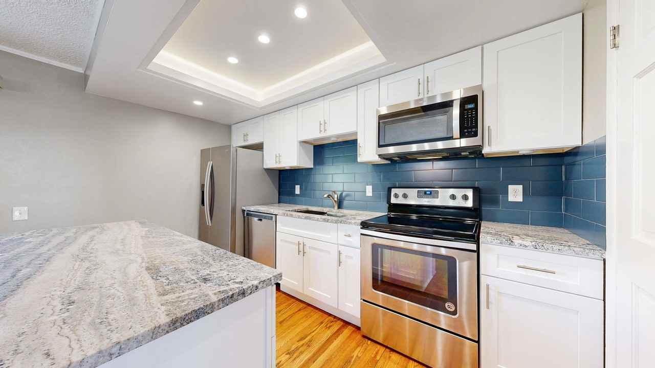 2946 S Moline Pl - Photo 5 of 49