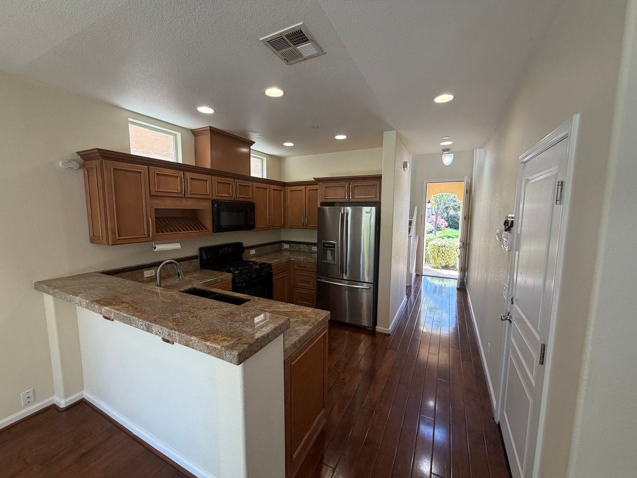 5028 Ocean Ln - Photo 4 of 29