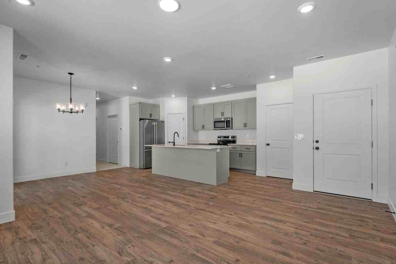 837 S 200 E #203 - Photo 6 of 24