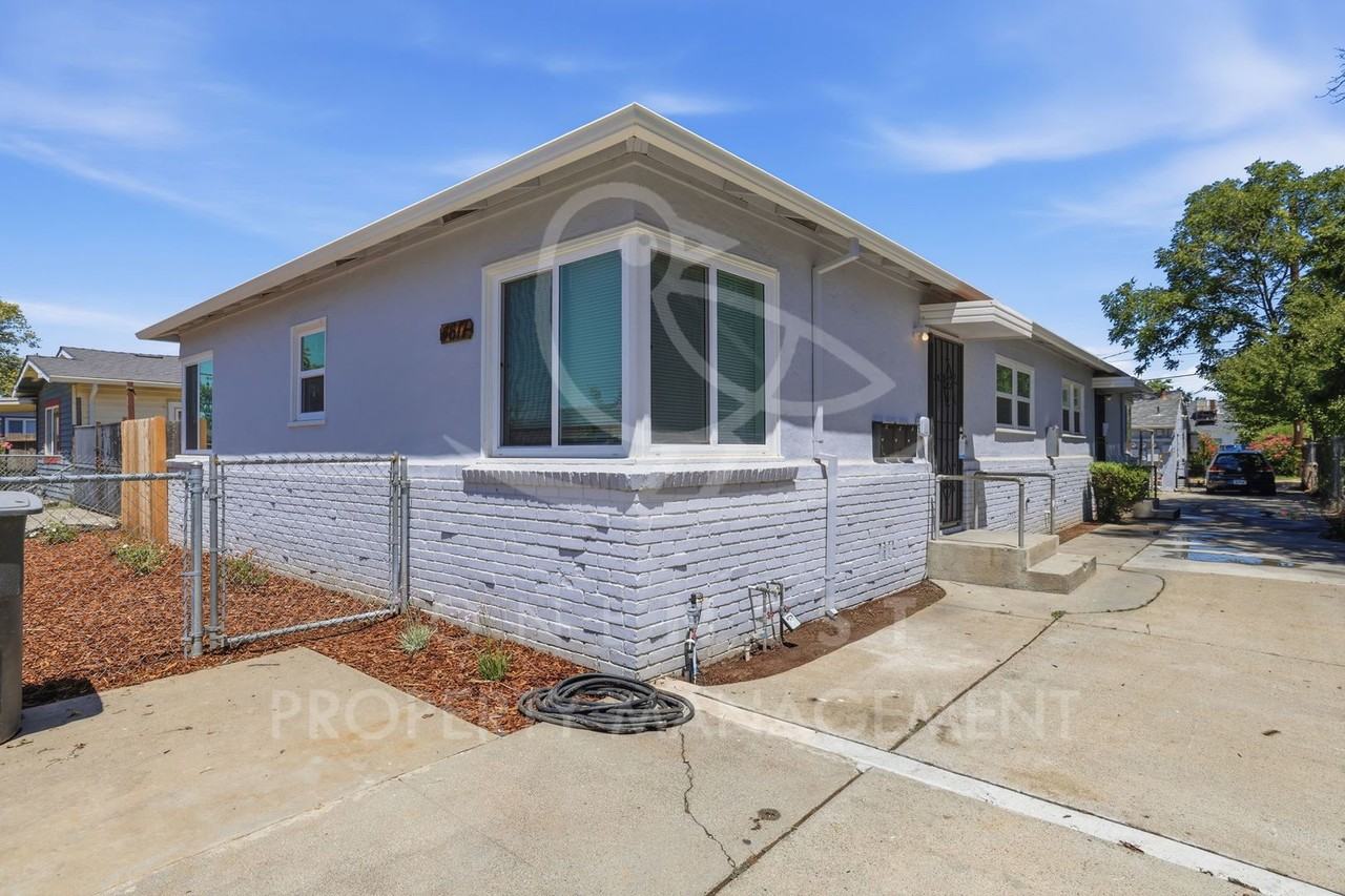 4617 13th Ave - Photo 3 of 14