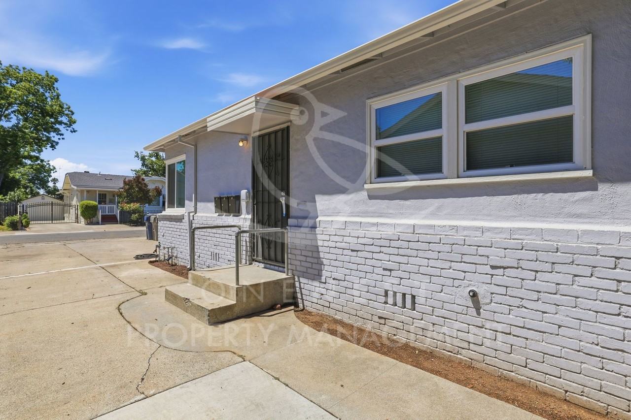 4617 13th Ave - Photo 4 of 14