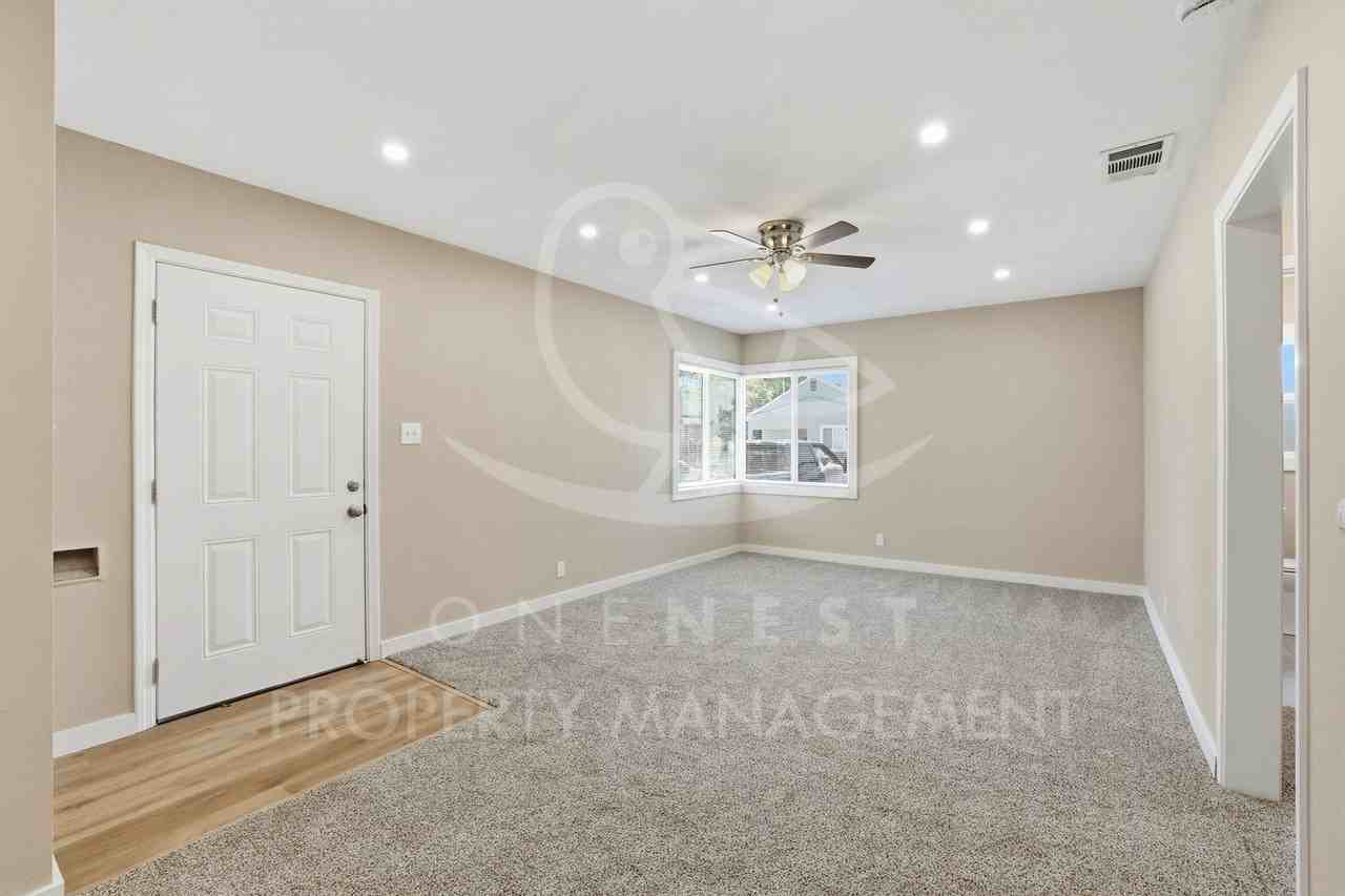 4617 13th Ave - Photo 5 of 14