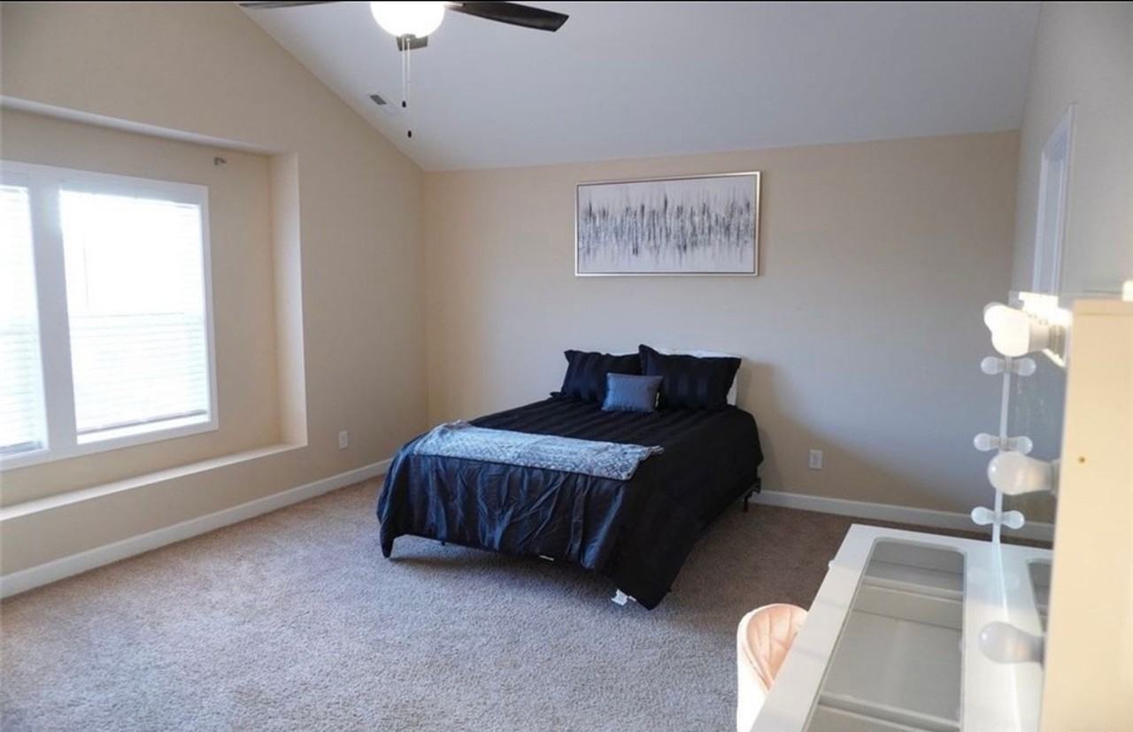 1661 Stackhouse Dr - Photo 3 of 6