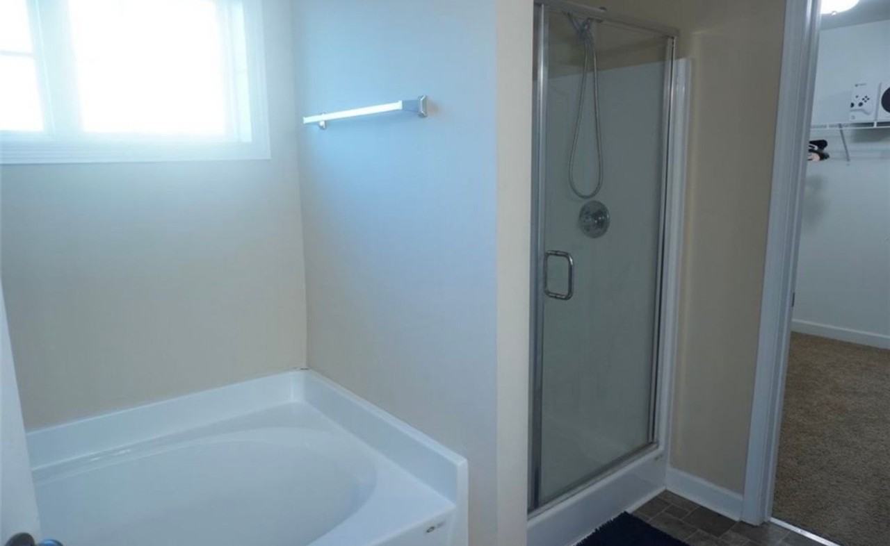 1661 Stackhouse Dr - Photo 4 of 6