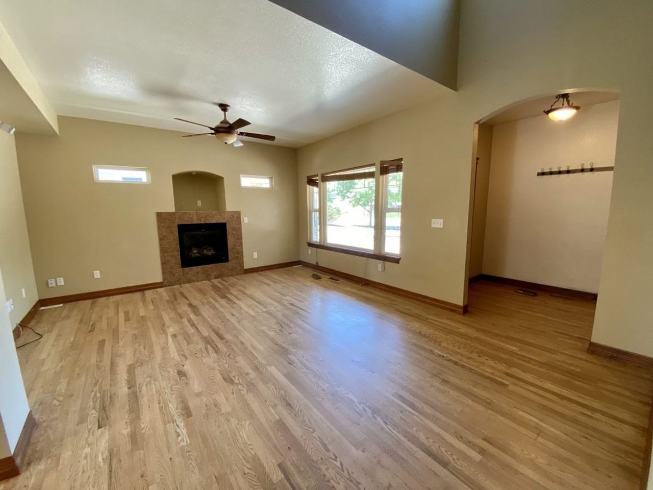 2209 Sunbury Ln - Photo 2 of 26