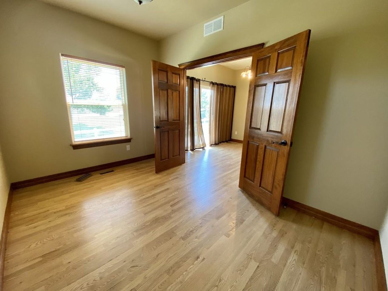 2209 Sunbury Ln - Photo 6 of 26