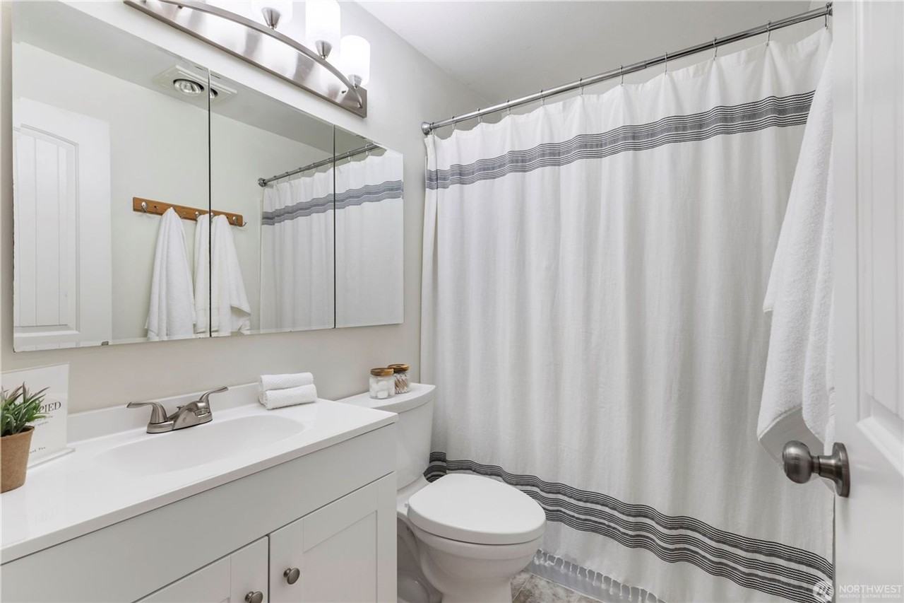 19011 Grannis Rd - Photo 6 of 12
