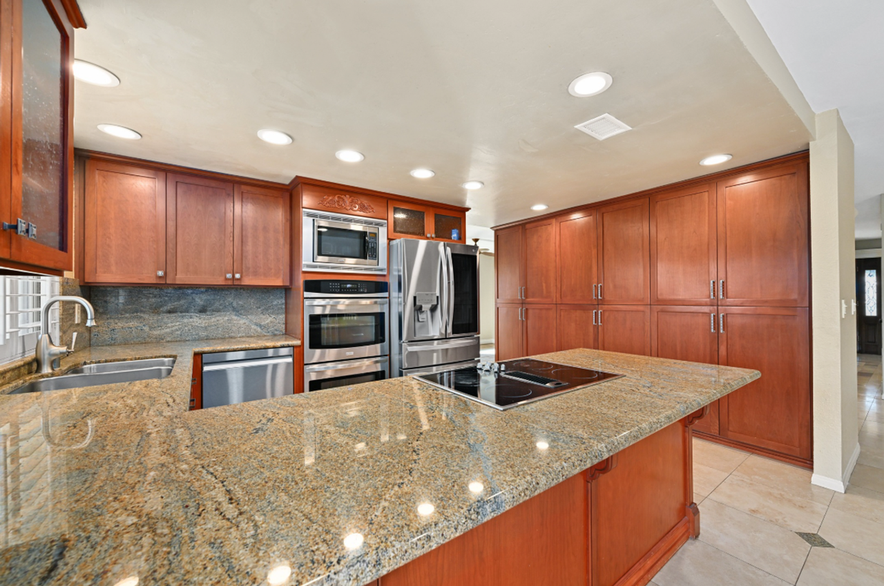 9219 Inverness Rd - Photo 5 of 46