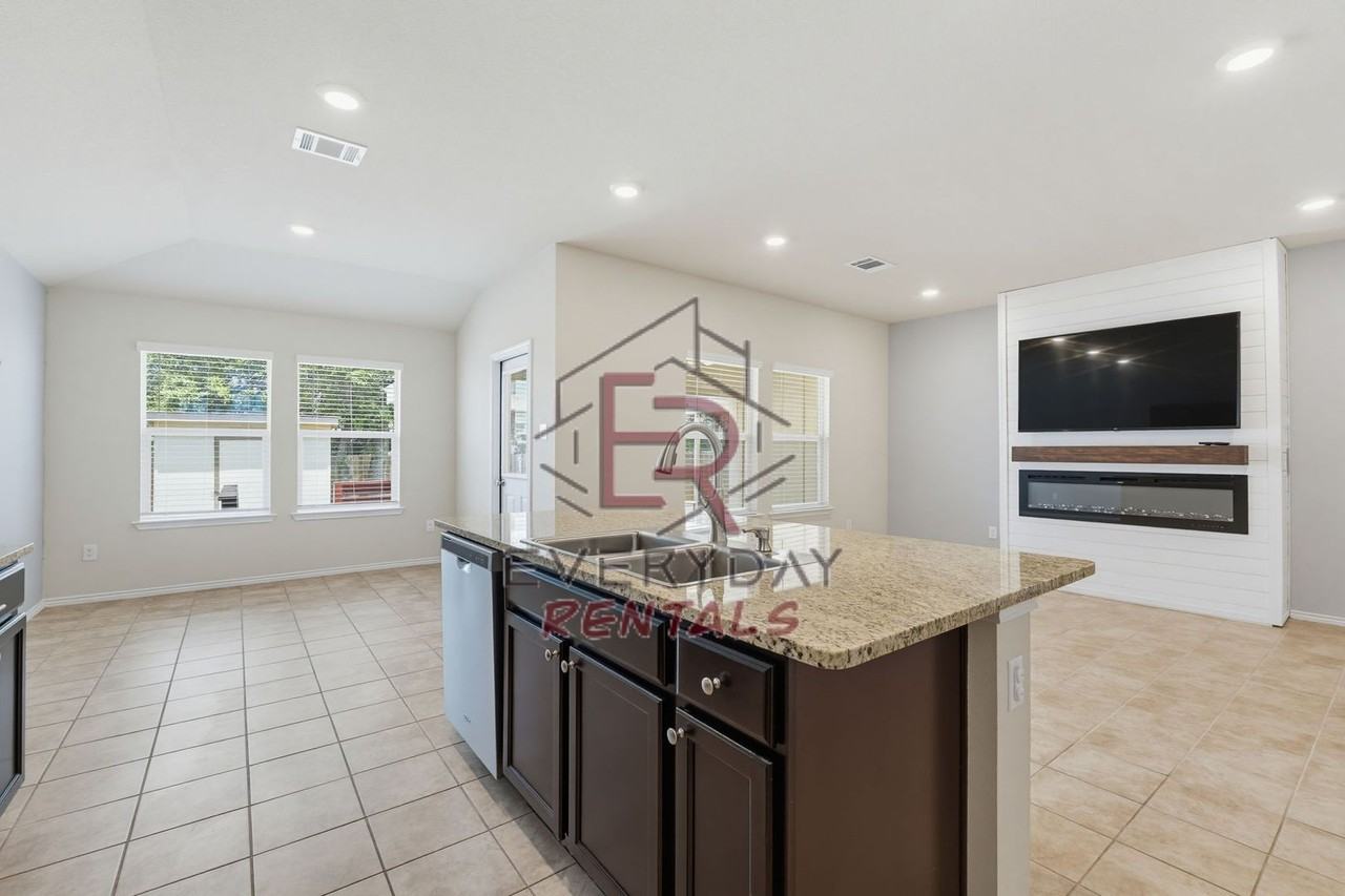 9506 Malkier Dr - Photo 5 of 15