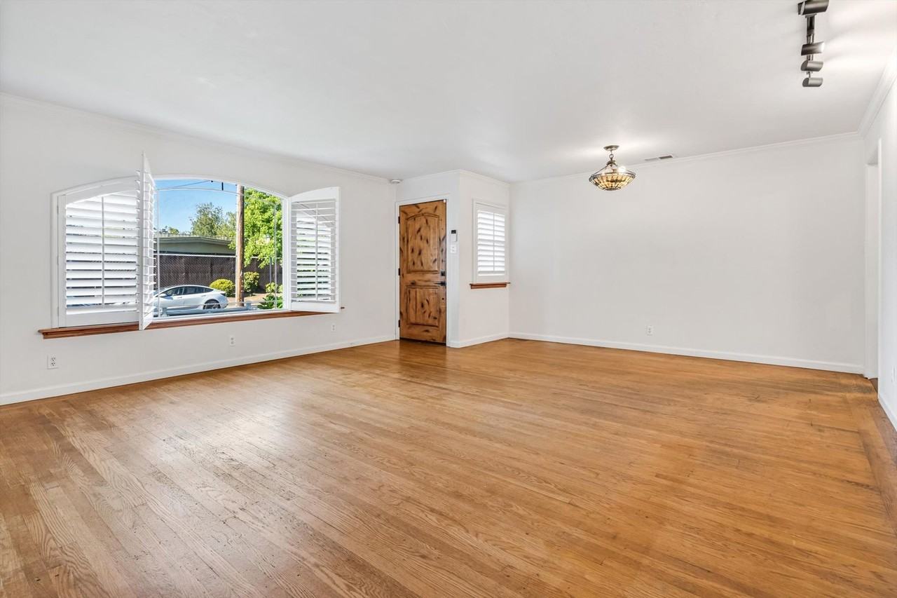 337 Bettencourt St - Photo 5 of 25