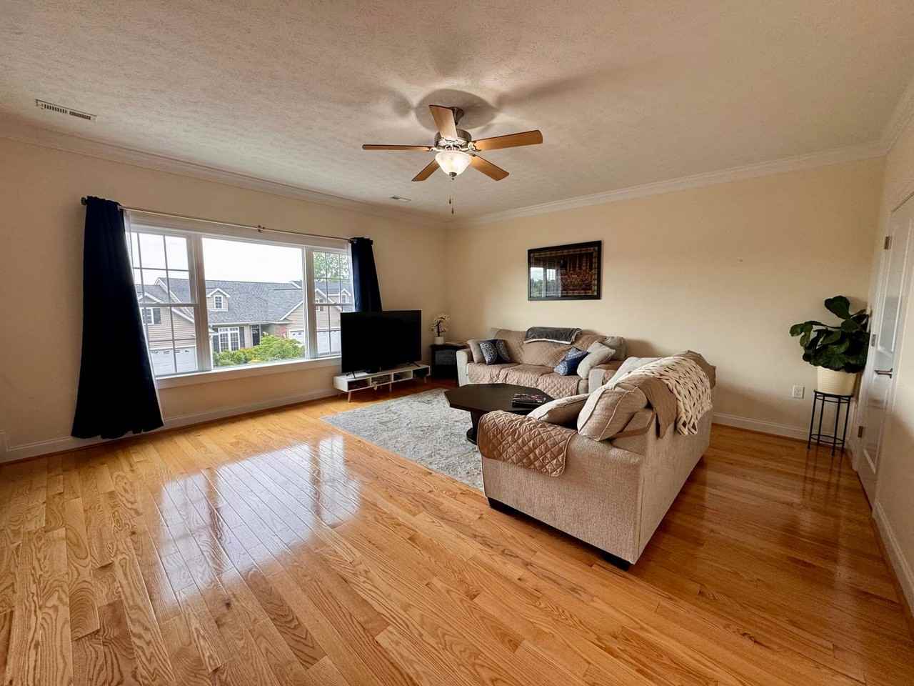 573 Spring Oaks Dr - Photo 5 of 19