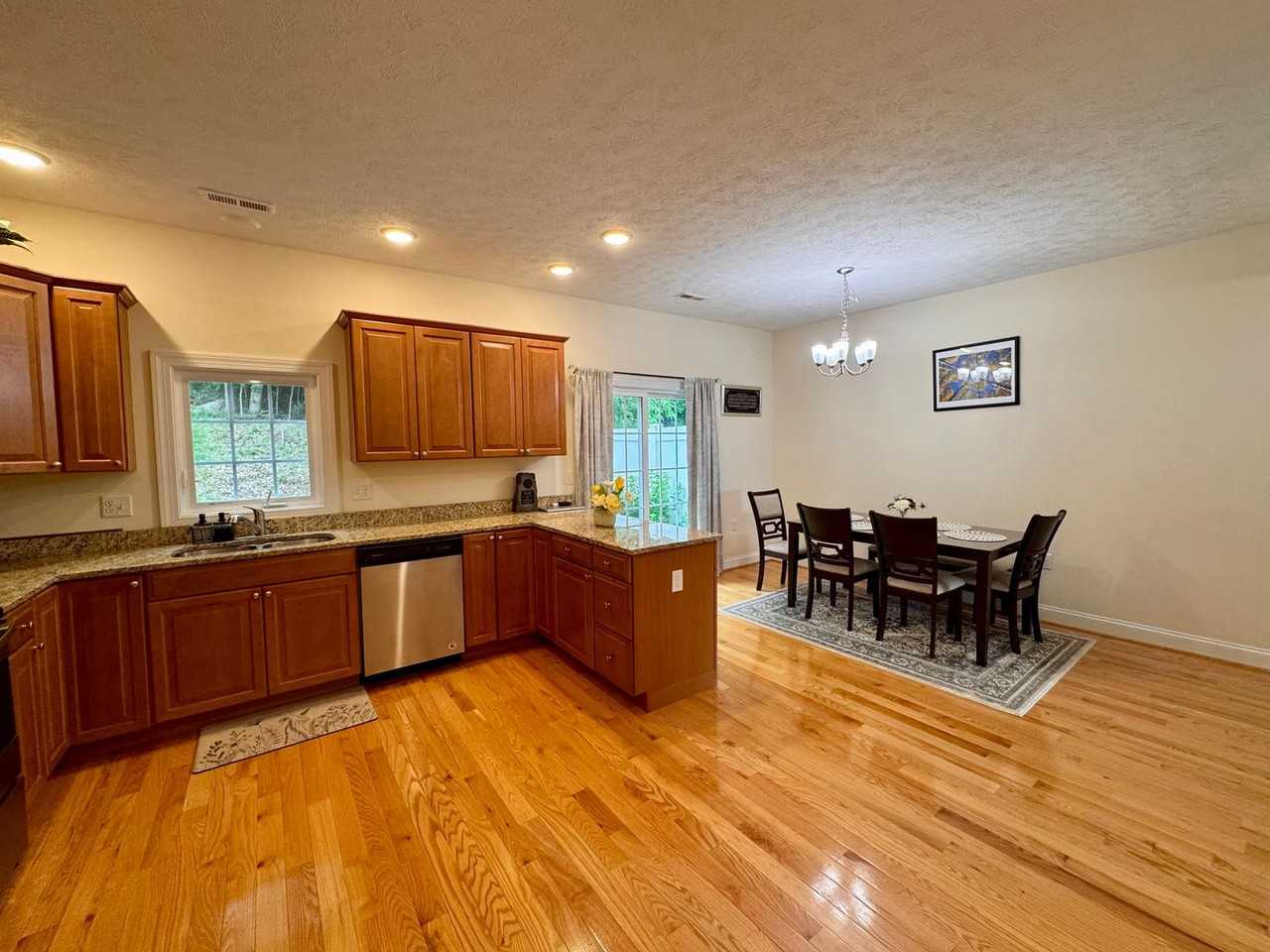 573 Spring Oaks Dr - Photo 7 of 19