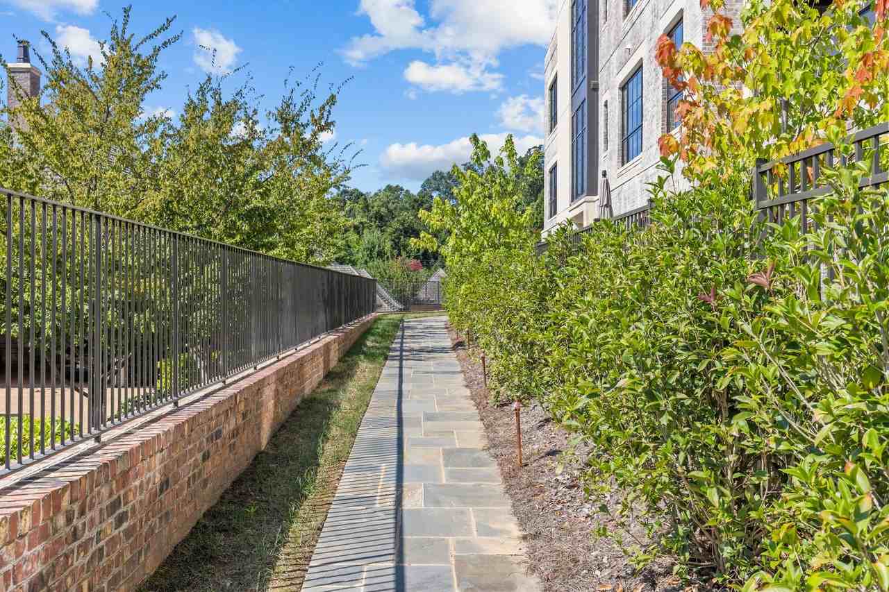 1172 Queens Rd #8 - Photo 5 of 50
