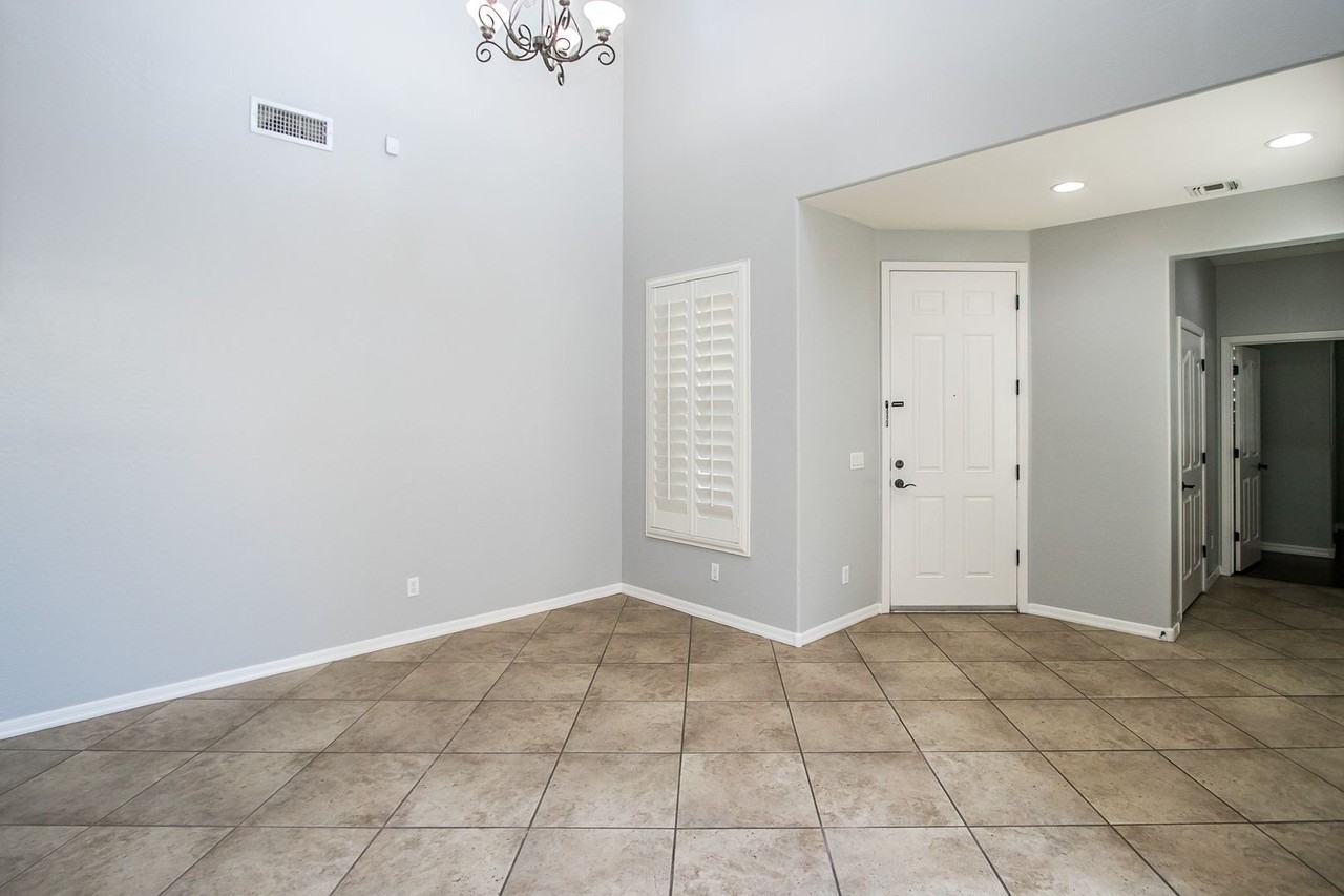 363 W Lantana Pl - Photo 4 of 46