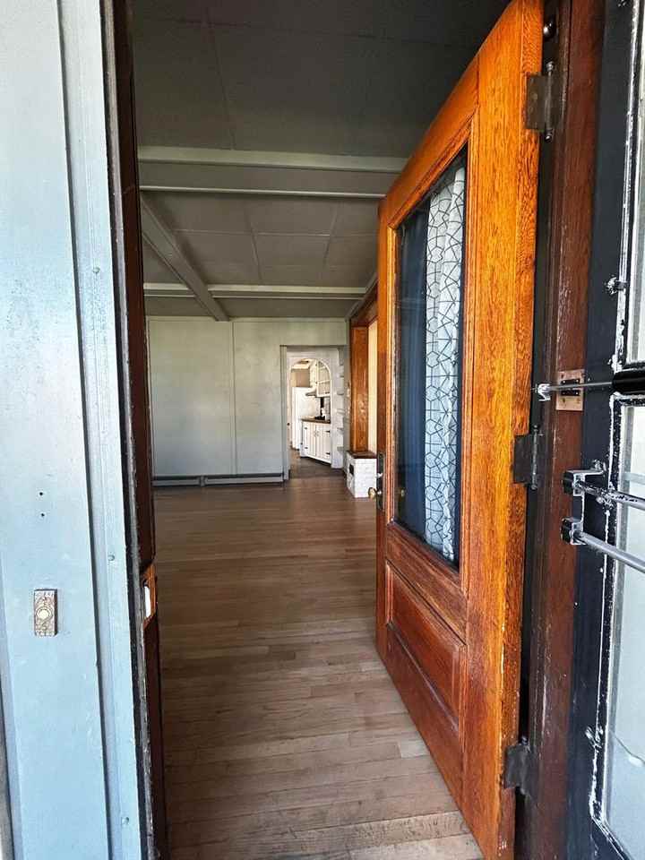 308 N Blakely St - Photo 4 of 38