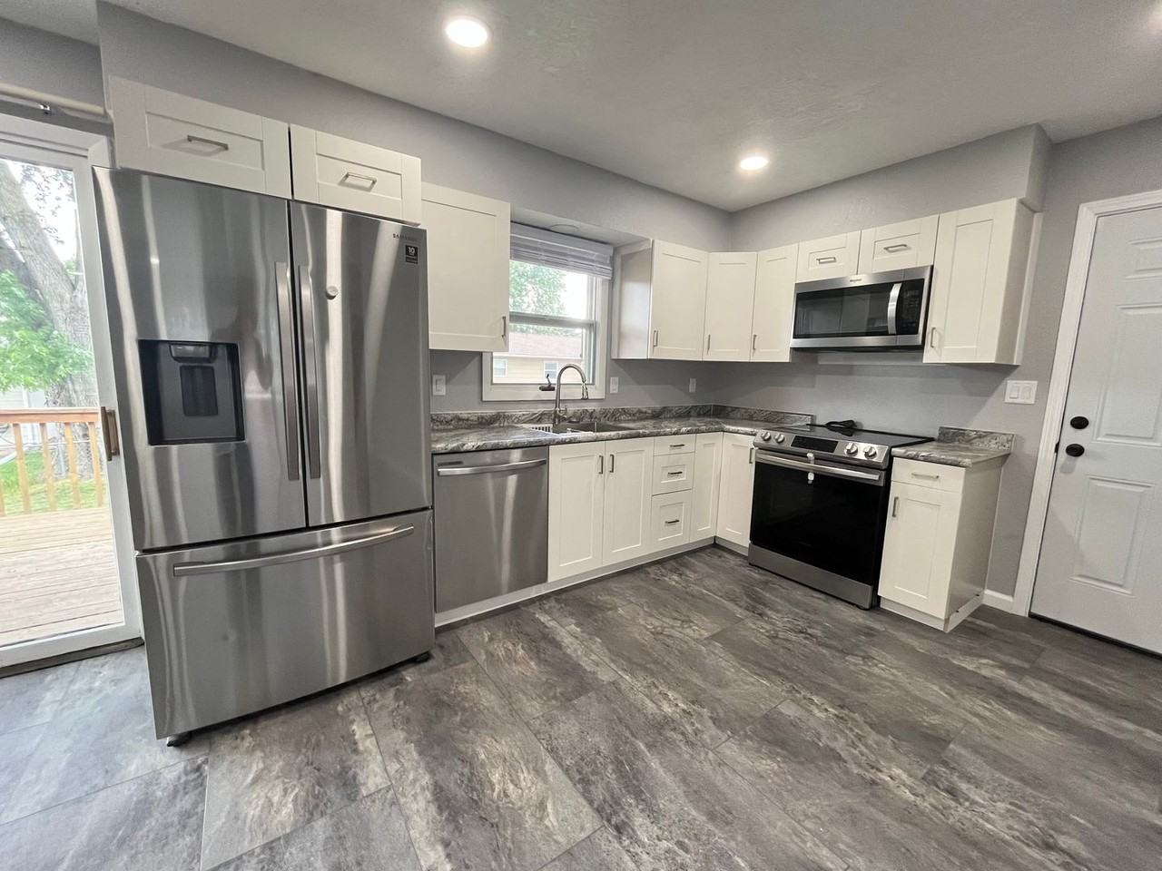 4300 S Hickory Hill Rd - Photo 5 of 37