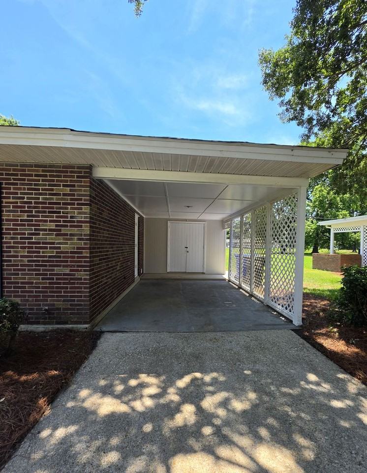 548 Pelican Ave - Photo 3 of 23