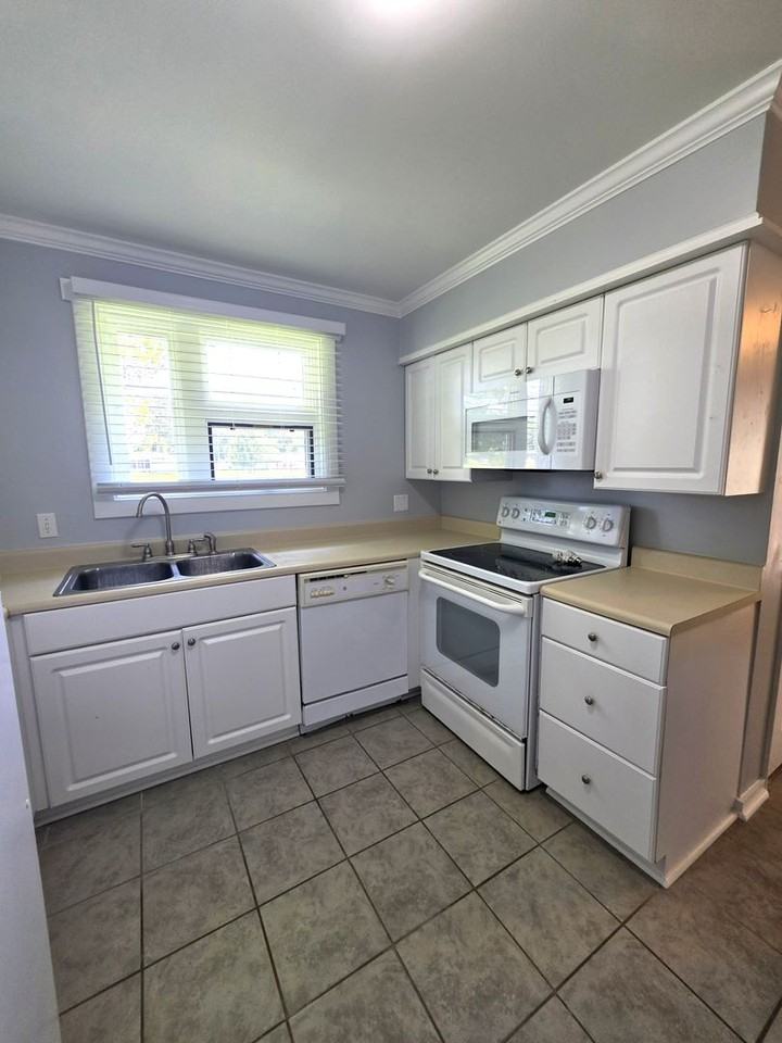 548 Pelican Ave - Photo 6 of 23