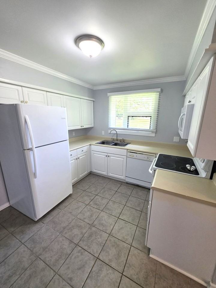 548 Pelican Ave - Photo 7 of 23