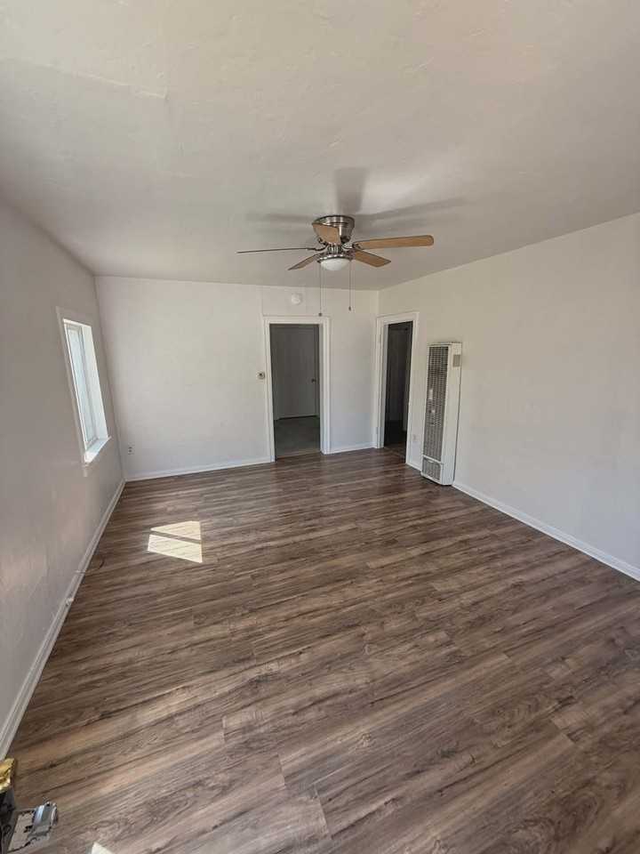 824 E Merced St - Photo 2 of 9