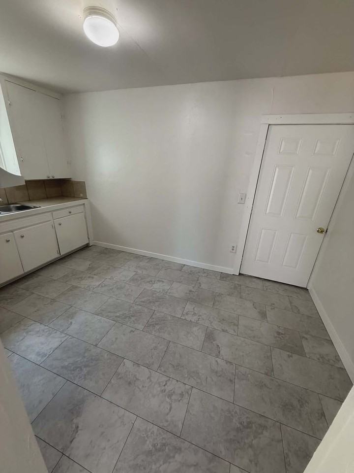 824 E Merced St - Photo 5 of 9