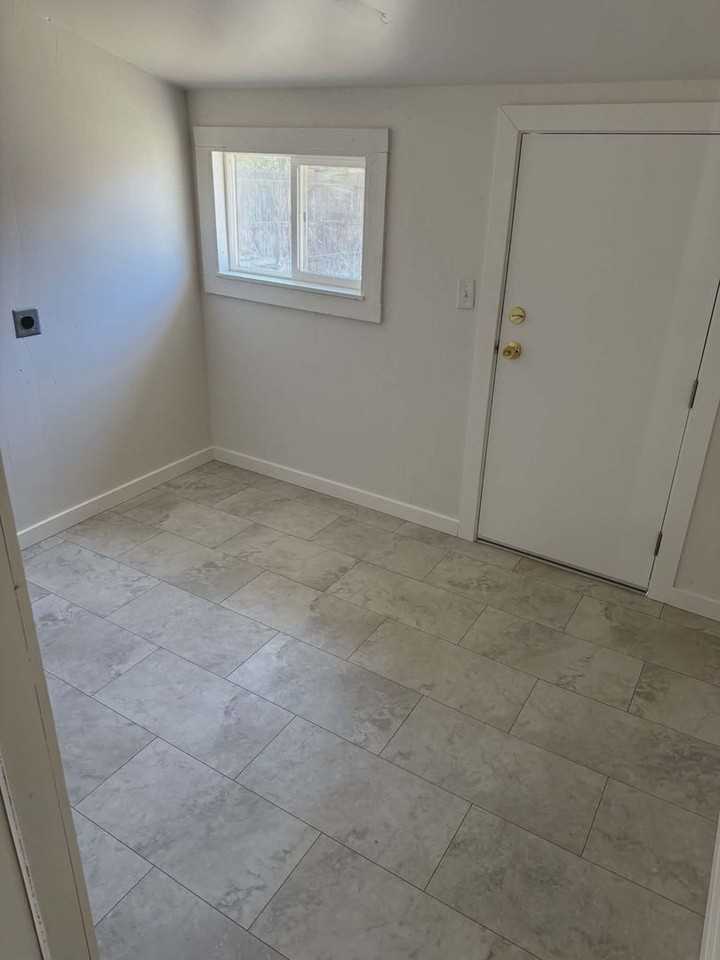 824 E Merced St - Photo 6 of 9