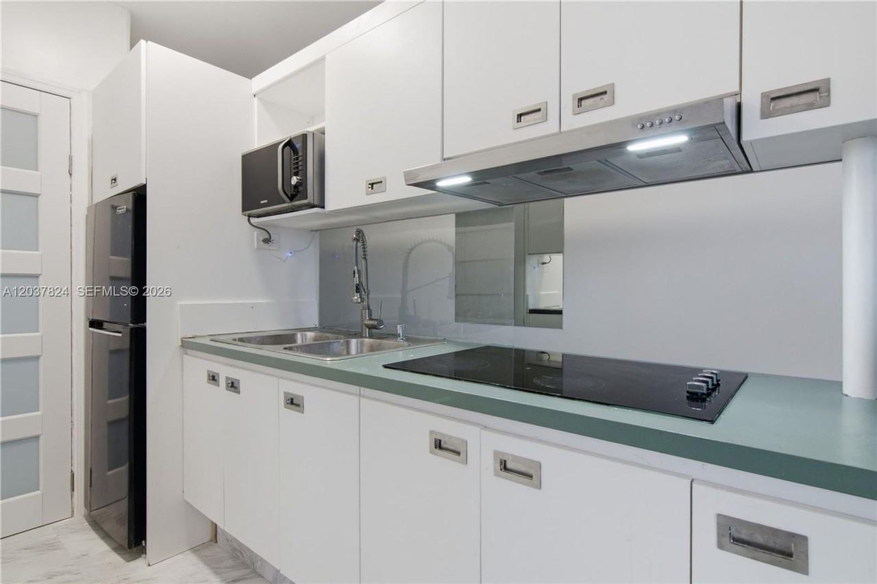 801 Brickell Bay Dr Apt 764l - Photo 2 of 15