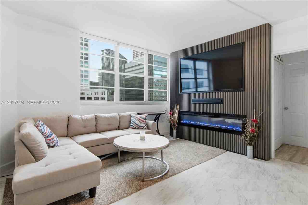 801 Brickell Bay Dr Apt 764l - Photo 3 of 15