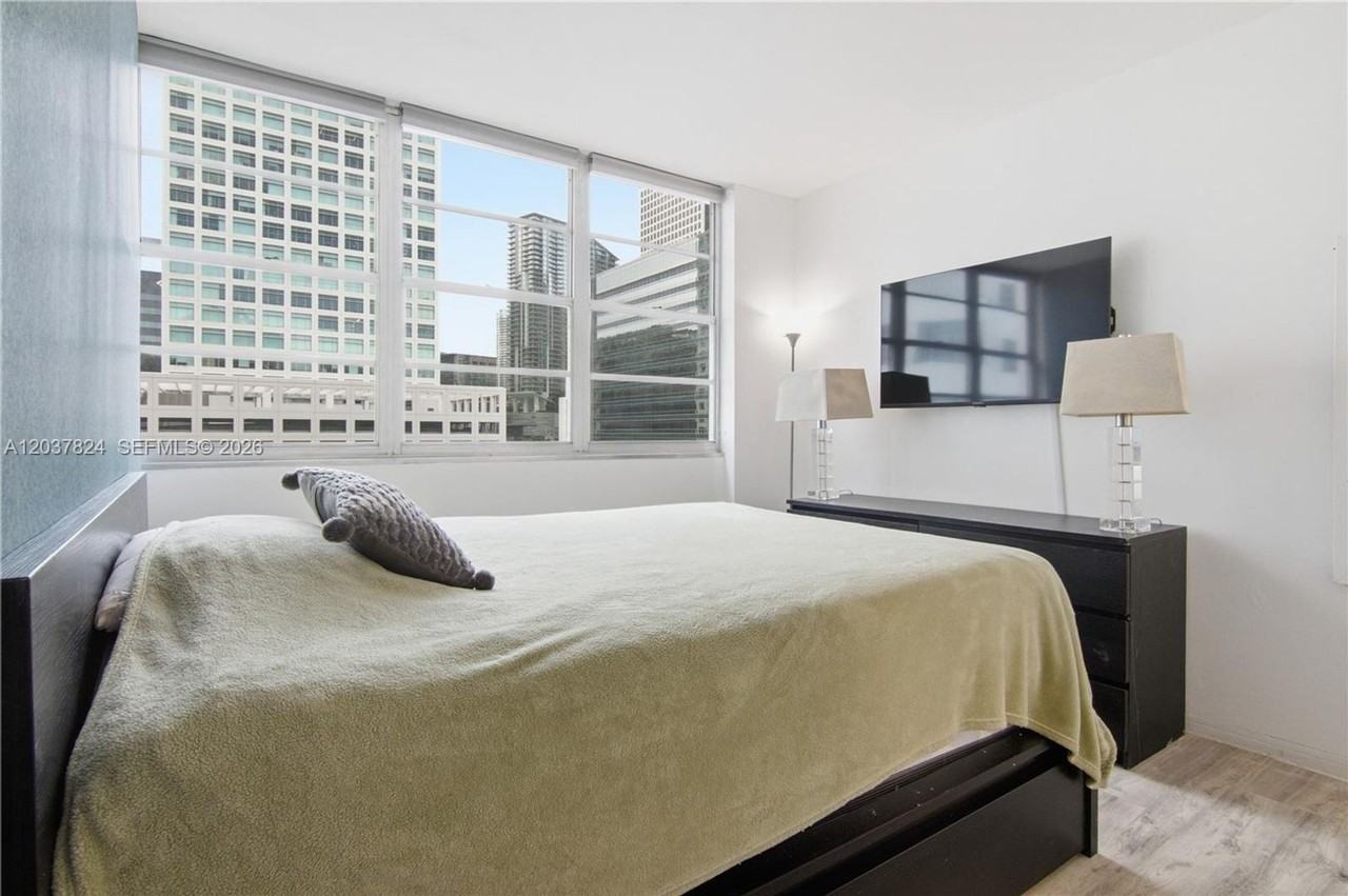 801 Brickell Bay Dr Apt 764l - Photo 5 of 15