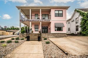 featured image of 1044 Chestnut St