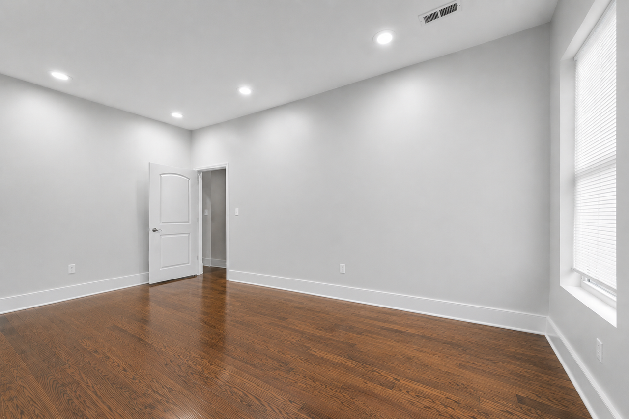 1044 Chestnut St - Photo 3 of 12