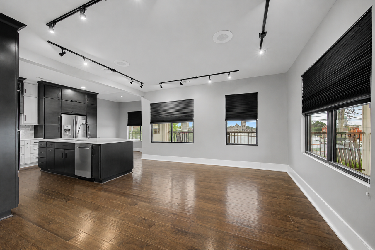 1044 Chestnut St - Photo 5 of 12